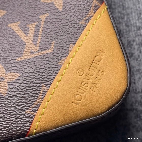 LOUIS VUITTON MESSENGER TRIO 0726